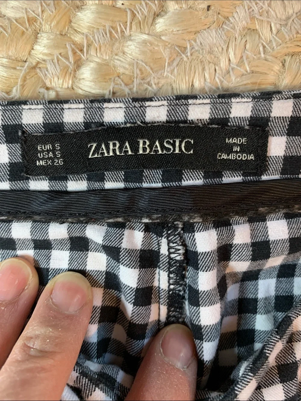 Zara Black & White Gingham Ankle Pants w/ Ruffled Pockets